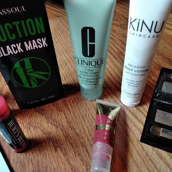 Makeup bundle - Picture 5 of 7